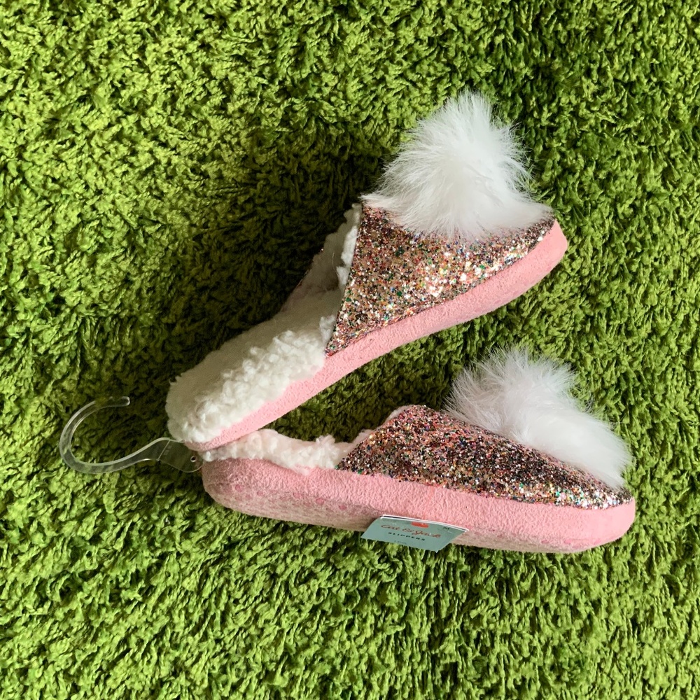 CAT AND JACK GIRL'S SLIPPERS SIZE M (2-3)
